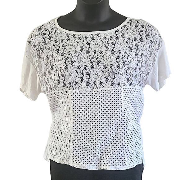 Excellent Red Haute Women’s White Embroidered Short Sleeve Blouse – Size Large - Picture 4 of 8